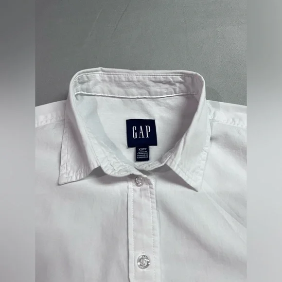 Gap Long Sleeve Button Down Cropped Shirt NWOT Size XS - Picture 4 of 7